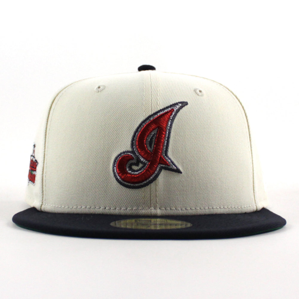 https://www.ecapcity.com/cdn/shop/files/Cleveland-Indians-Champions-_95-New-Era-59Fifty-Fitted-Hat-_Chrome-White-Navy-Green-Under-Brim_-3.jpg?v=1711130730