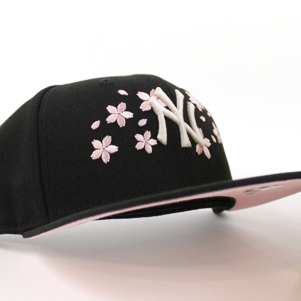 New York Yankees Cherry Blossom New Era 59Fifty Fitted Hat (GITD Black Pink  Under Brim)