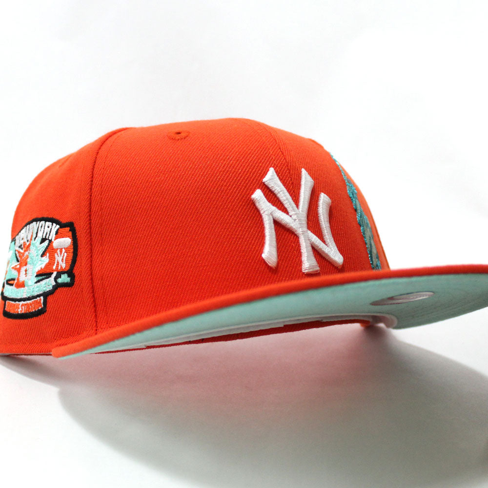 New Era Mens MLB New York Yankees New York Yankees Statue of Liberty 59FIFTY Fitted Hat 70587017 Scarlet Red, Sky Blue Undervisor 7 1/8