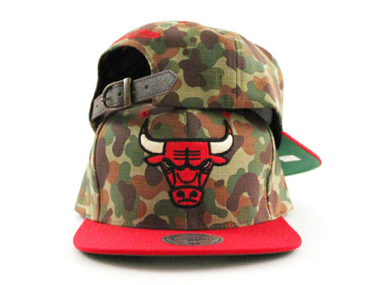 Chicago Bulls URBAN CAMO-BOTTOM Lava Red Fitted Hat