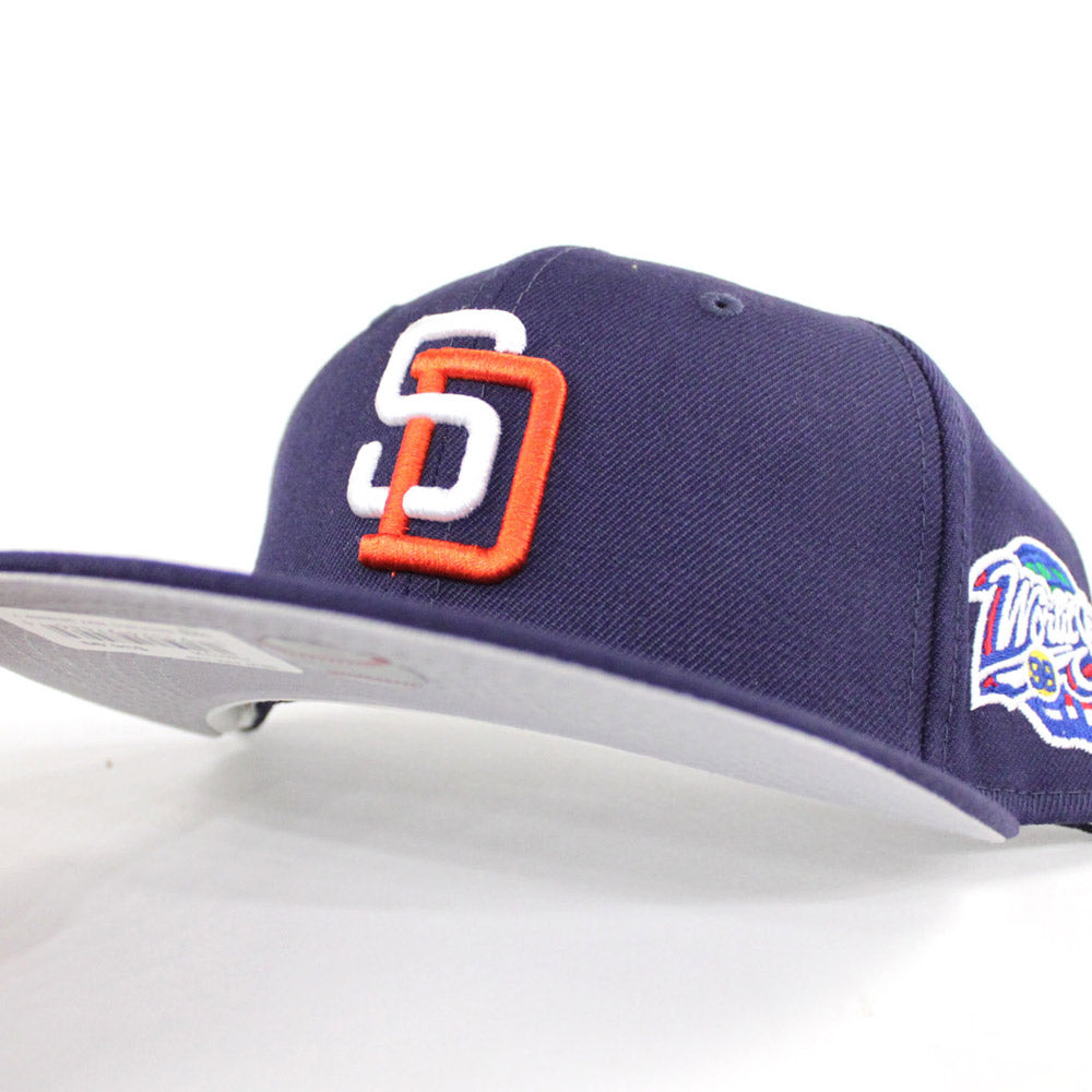 San Diego Padres 1998 Road Jersey Inspired New Era Fitted Cap Placid Gray /  Collegiate Navy / Lucky Green UV / White Sweatband A classic…